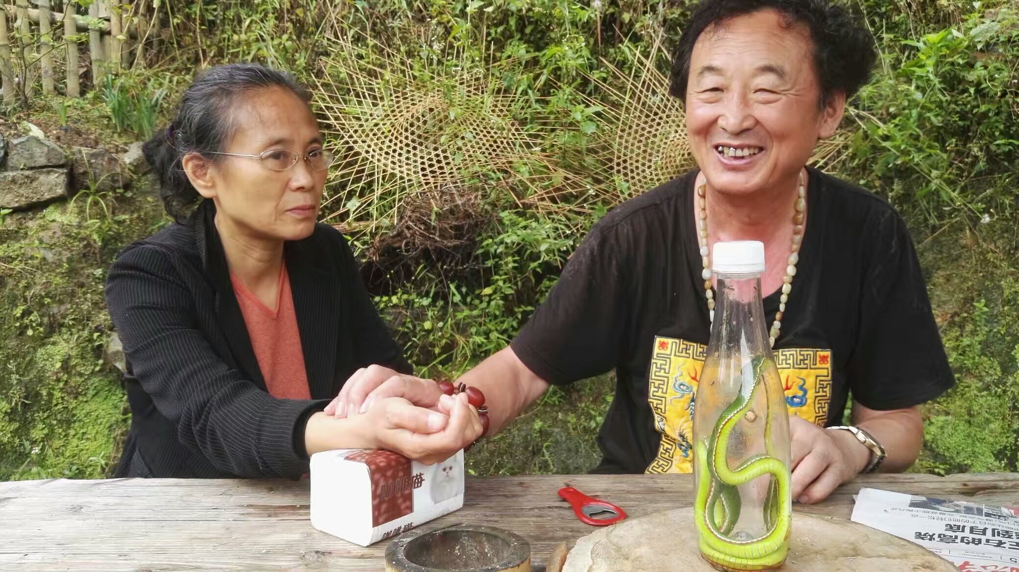 中国蛇王纪录片,中国蛇王钱龙飞