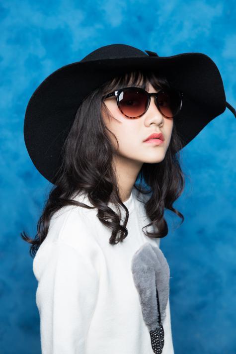 引领时尚潮流的百变小魔女贺美琦酷炫风来袭