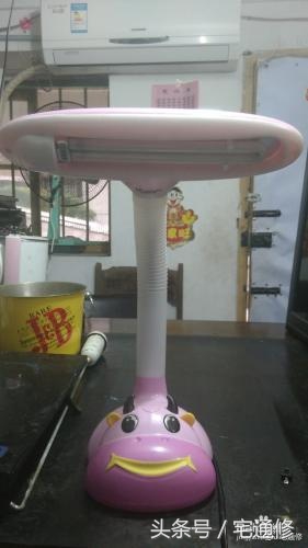 小台灯充不进去电该怎么修,小台灯按钮按不下去怎么修