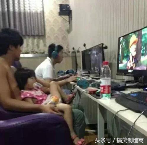 成年袋鼠打架时哪个部位支撑身体,袋鼠和袋鼠为什么喜欢打架