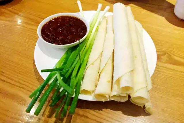 青岛市场火的小吃,最近很火的青岛菜