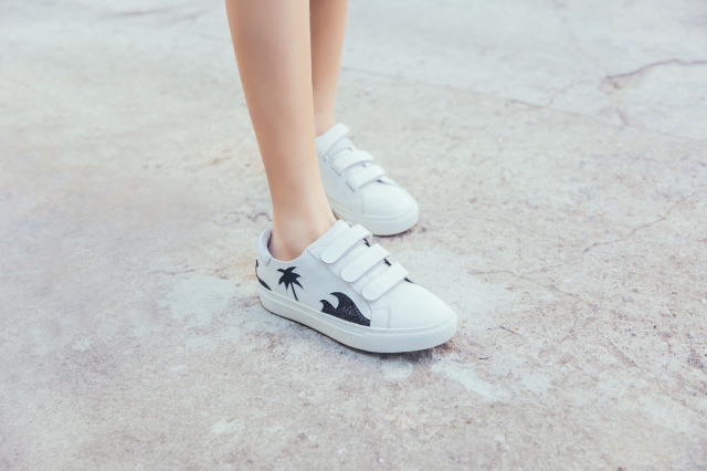 如何选择一款适合自己的小白鞋,拒绝花里胡哨的鞋子