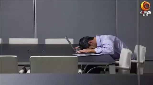 嘴角起泡上火了吃什么降火最快,嘴角起泡怎么判断是疱疹还是上火