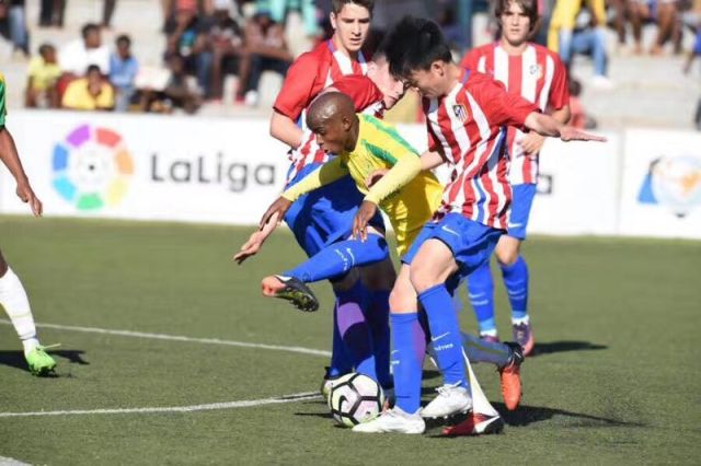 身手了得！两位万达“希望之星”出品的小将海外立了个功