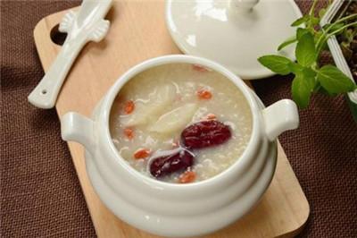 女性更年期燥热潮湿五心烦热食疗,更年期女性出汗多食疗最佳吃什么