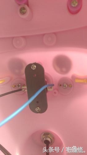 小台灯充不进去电该怎么修,小台灯按钮按不下去怎么修