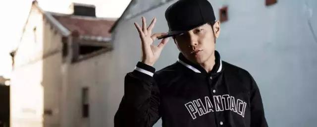 成军20年的*月天五**写满了我们青春,但他们做的潮牌真的丑爆了