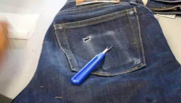 新买的牛仔裤破了怎么补救,牛仔裤破了怎么办