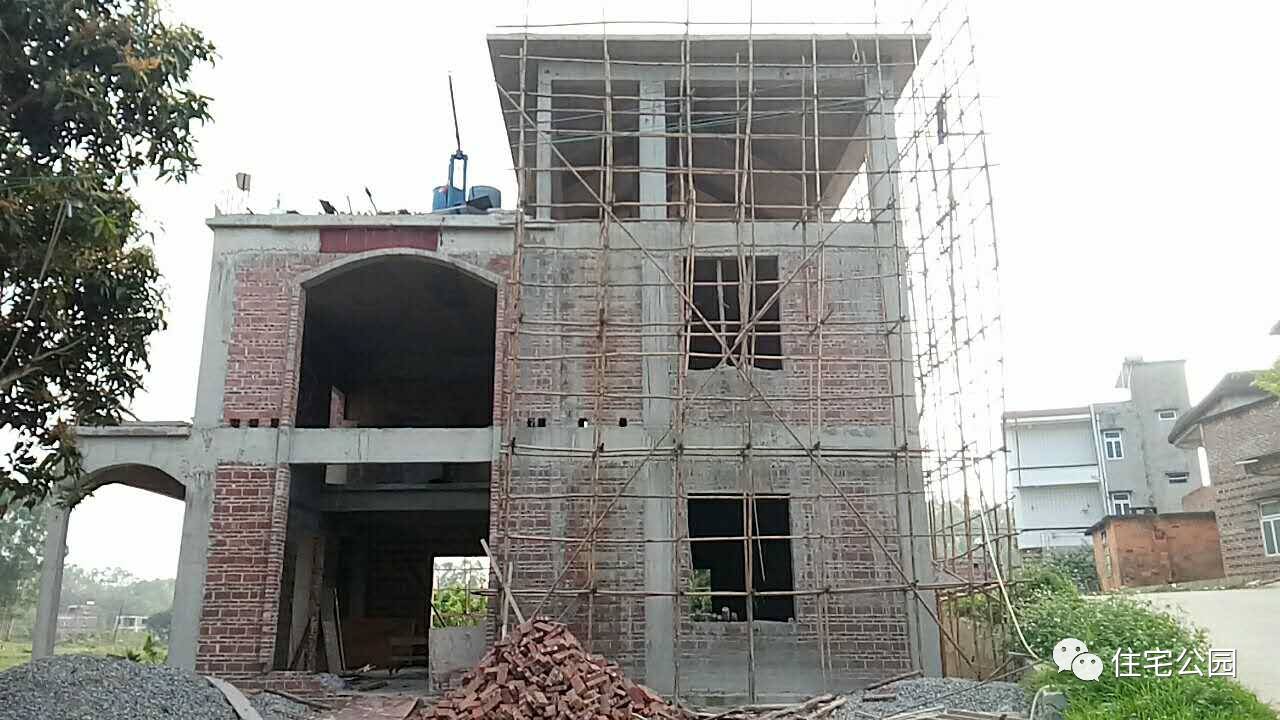 旋转楼梯挑空客厅的别墅,挑空客厅旋转楼梯别墅