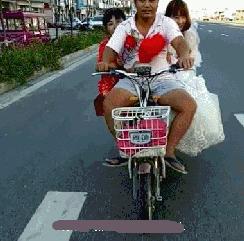 小婊砸,这是我的,别跟我抢