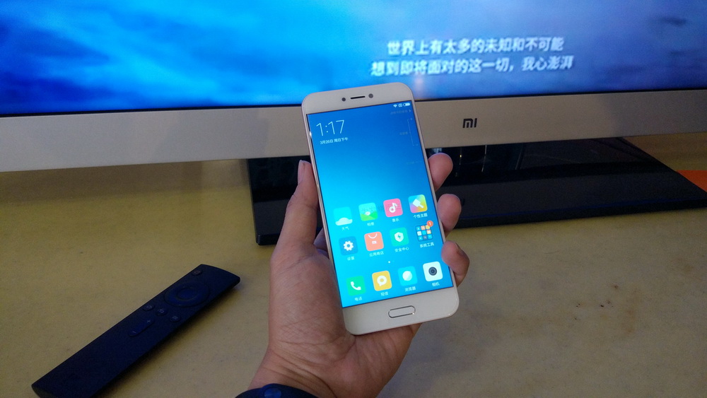 这是一部真小米手机,又轻又薄的小米手机5c