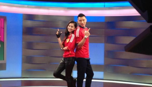 国足女明星球迷,国足女球迷欢呼