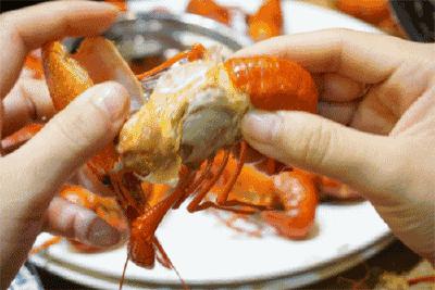 国足赢了朋友圈,国足赢了韩国后评论