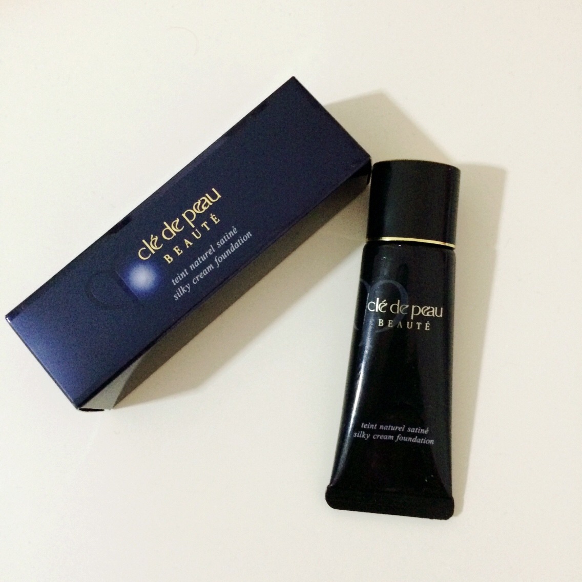 油皮用什么霜比较好,油皮的粉底水润还是干皮水润