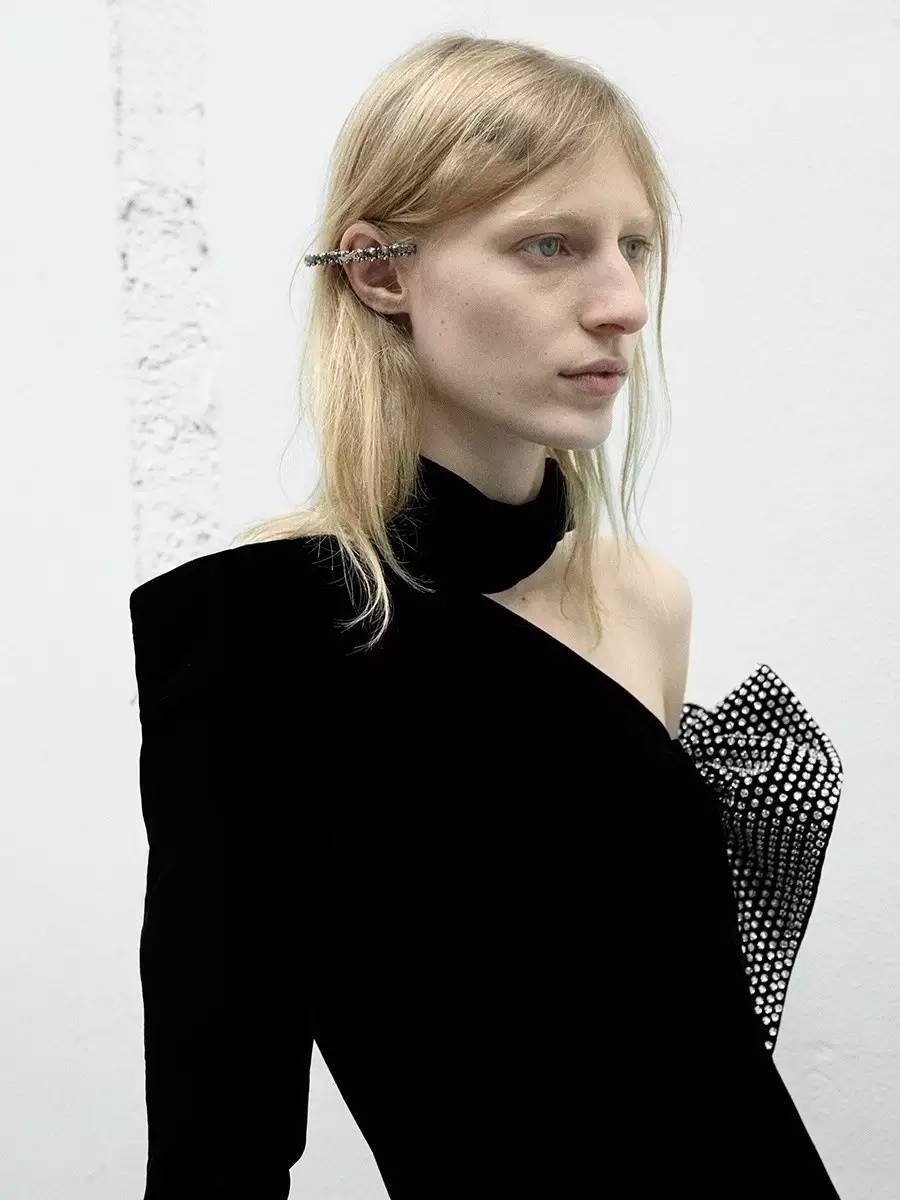 让男朋友买冬天第一个口红,每一个女生都应该拥有的ysl口红