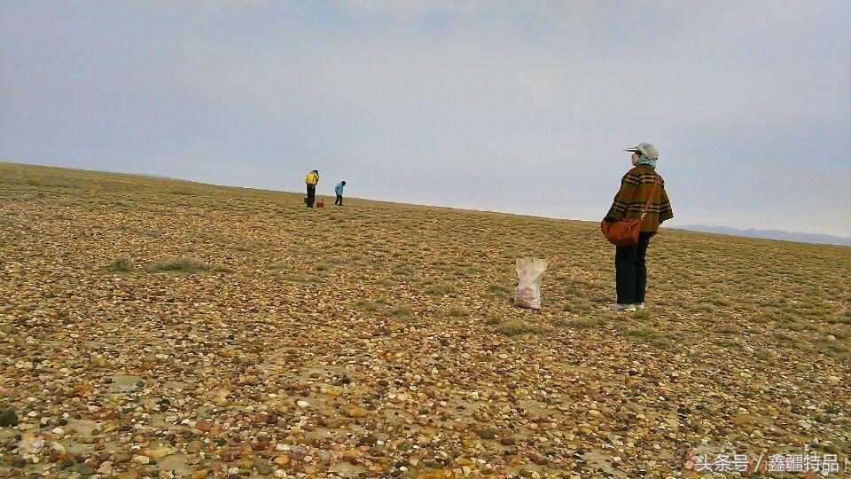怎么区分新疆戈壁海蓝宝石的真假,价值400万的新疆戈壁海蓝宝石