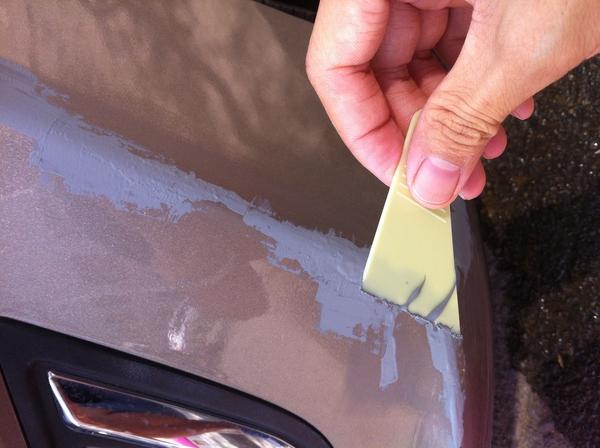 十块钱简单搞定车身划痕刮伤,没必要大老远跑去4S店喷漆