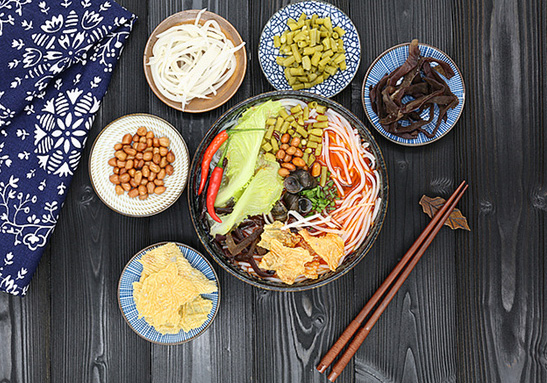 最全的螺蛳粉测评,第一次吃螺蛳粉测评