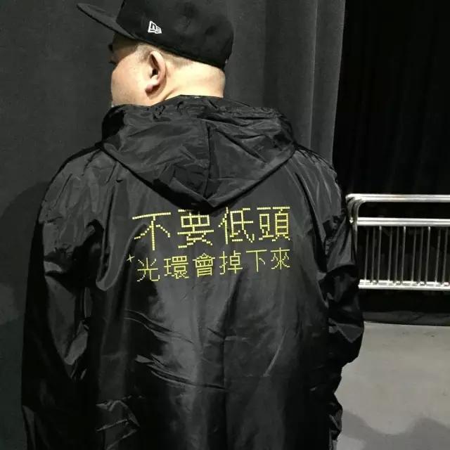 成军20年的*月天五**写满了我们青春,但他们做的潮牌真的丑爆了