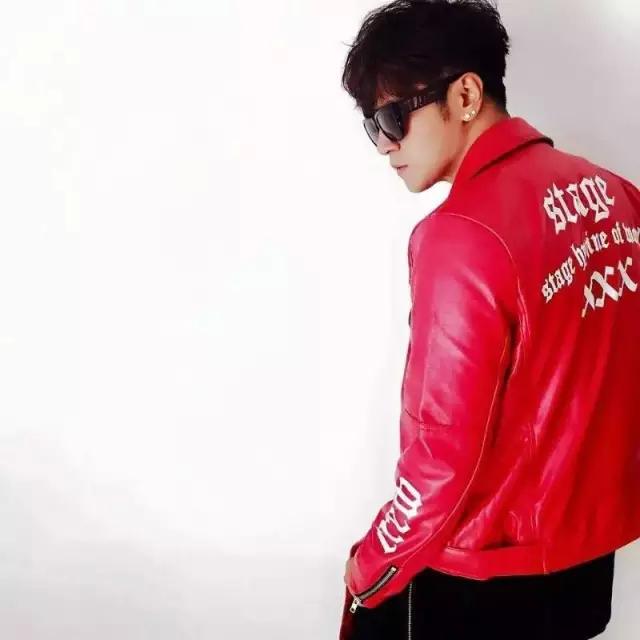 成军20年的*月天五**写满了我们青春,但他们做的潮牌真的丑爆了