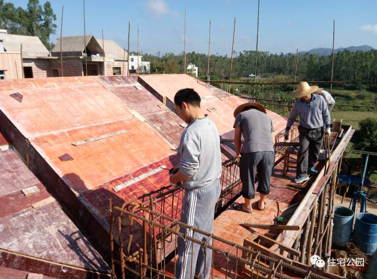 旋转楼梯挑空客厅的别墅,挑空客厅旋转楼梯别墅