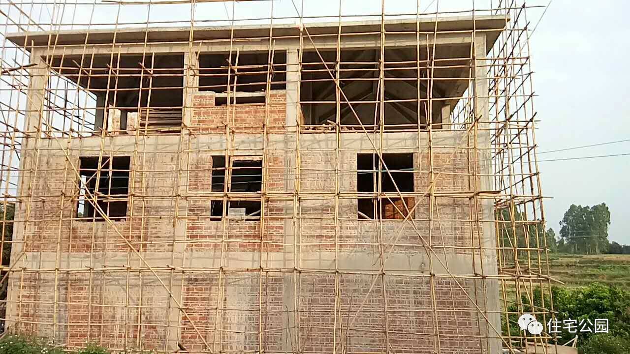 旋转楼梯挑空客厅的别墅,挑空客厅旋转楼梯别墅