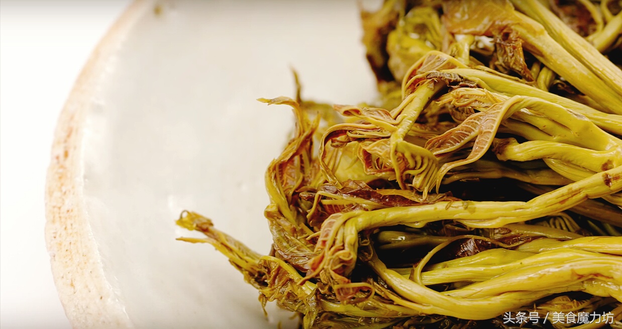 香椿怎么腌制好吃保存时间还长,如何腌制香椿好吃能久放不坏