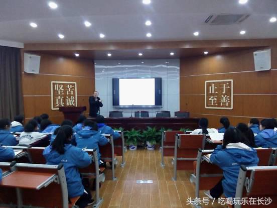 愿我走出半生归来仍是少年的句子,愿我走出半生归来仍是少年下一句