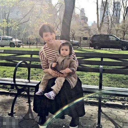 梁咏琪为女儿Sofia庆生，曾经空运母乳回港保障女儿有鲜奶吃