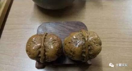 挑战砸碎盘了6年的核桃,盘了好几年的核桃被别人吃了