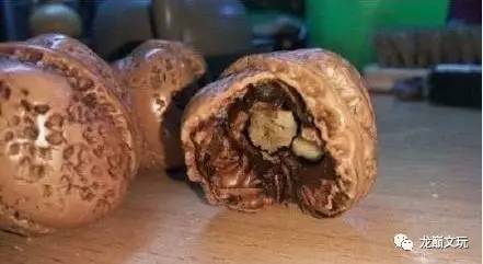 挑战砸碎盘了6年的核桃,盘了好几年的核桃被别人吃了