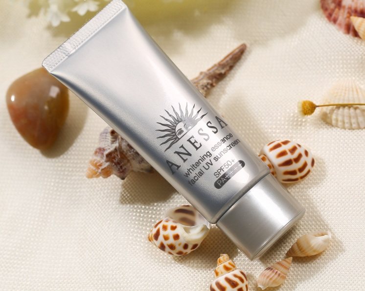 阳光越来越强,这些好用的防晒霜必不可少