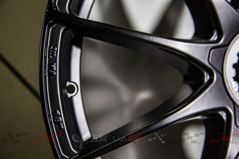 f1的设计,ozformulahlt轮毂怎么样