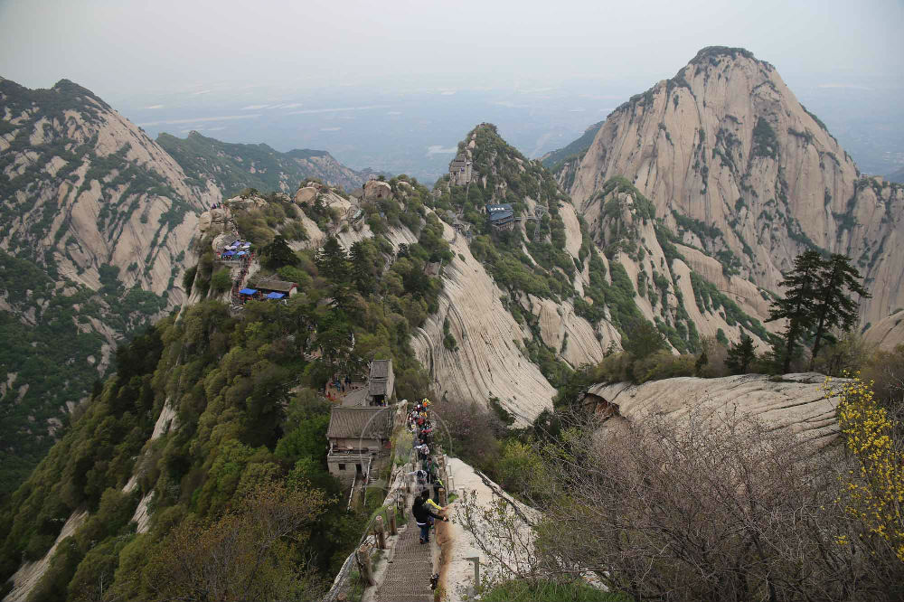 不到华山不知山之奇险,不登华山不知山峰之险