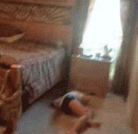 兄弟你穿衣服倒是长点心,这到底是几个意思