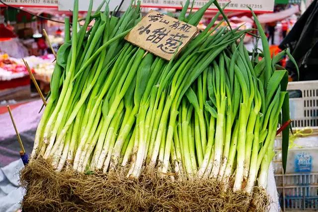 青岛市场火的小吃,最近很火的青岛菜