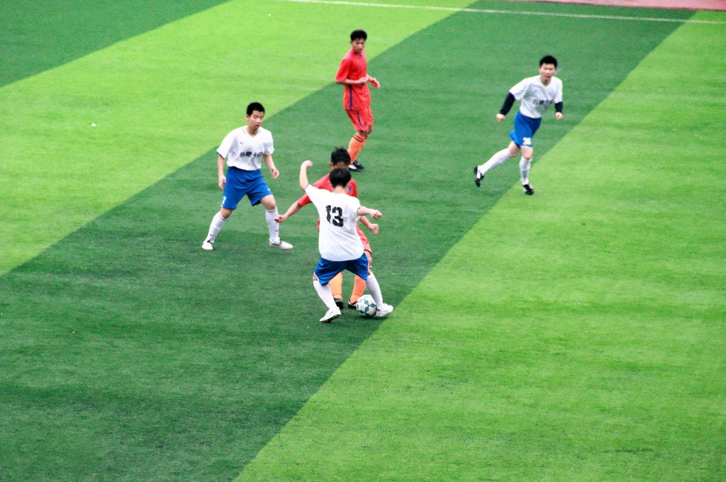 雨中战犹酣足球魅无穷