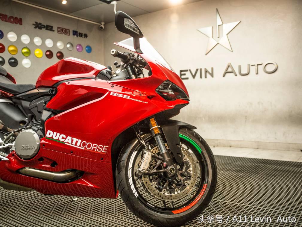 杜卡迪大魔鬼暴力,杜卡迪大魔鬼引来围观