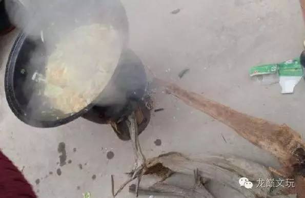 挑战砸碎盘了6年的核桃,盘了好几年的核桃被别人吃了