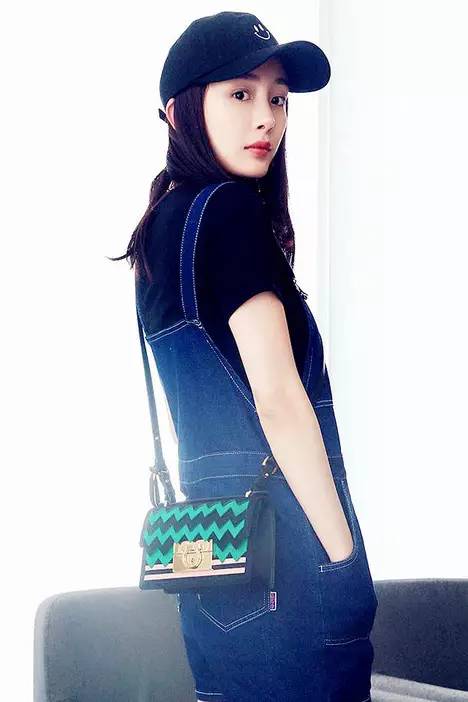 春天就要充满春意的包包,不一样的包包春天