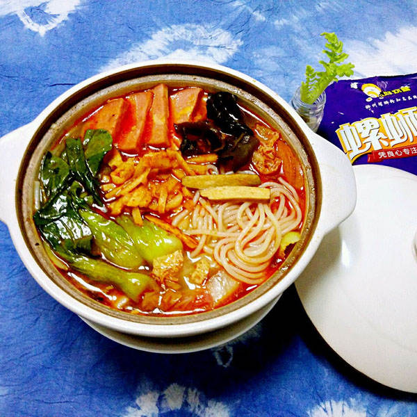 柳州螺蛳粉特色小吃介绍,柳州地道螺蛳粉套餐