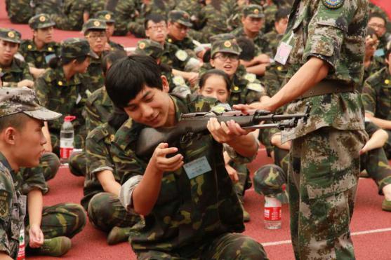 大学堪比美容院？从入学到毕业，对比照太震撼！