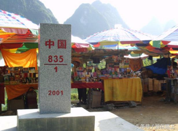 实拍越南街头小贩的日常生活,中越边境大批越南姑娘摆摊