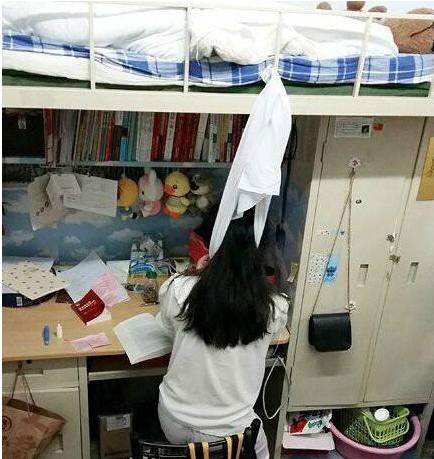 兄弟你穿衣服倒是长点心,这到底是几个意思