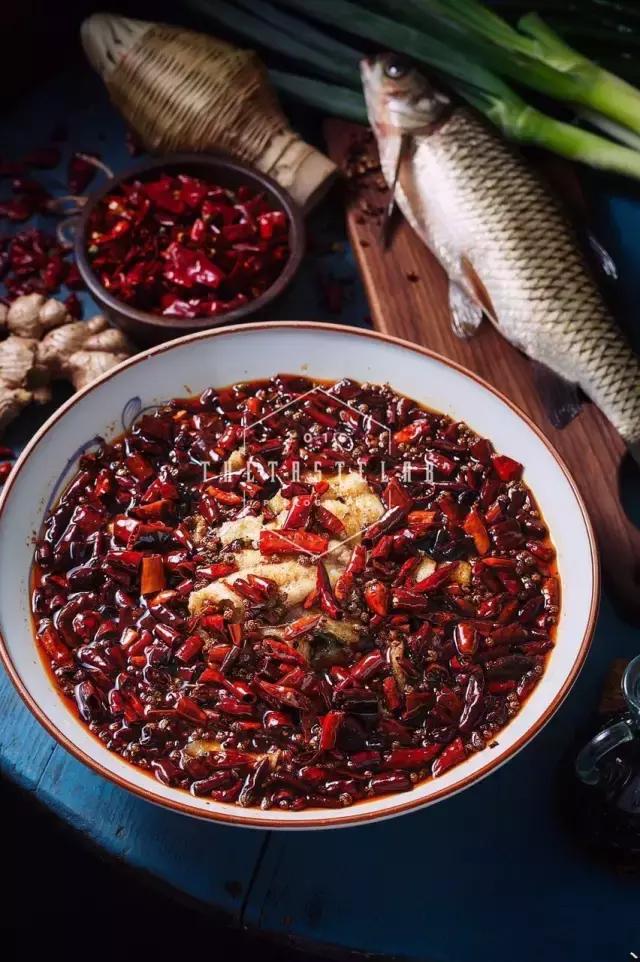 她是“成都第一私房菜美女老板”，与李易峰合作，和方大同录节目