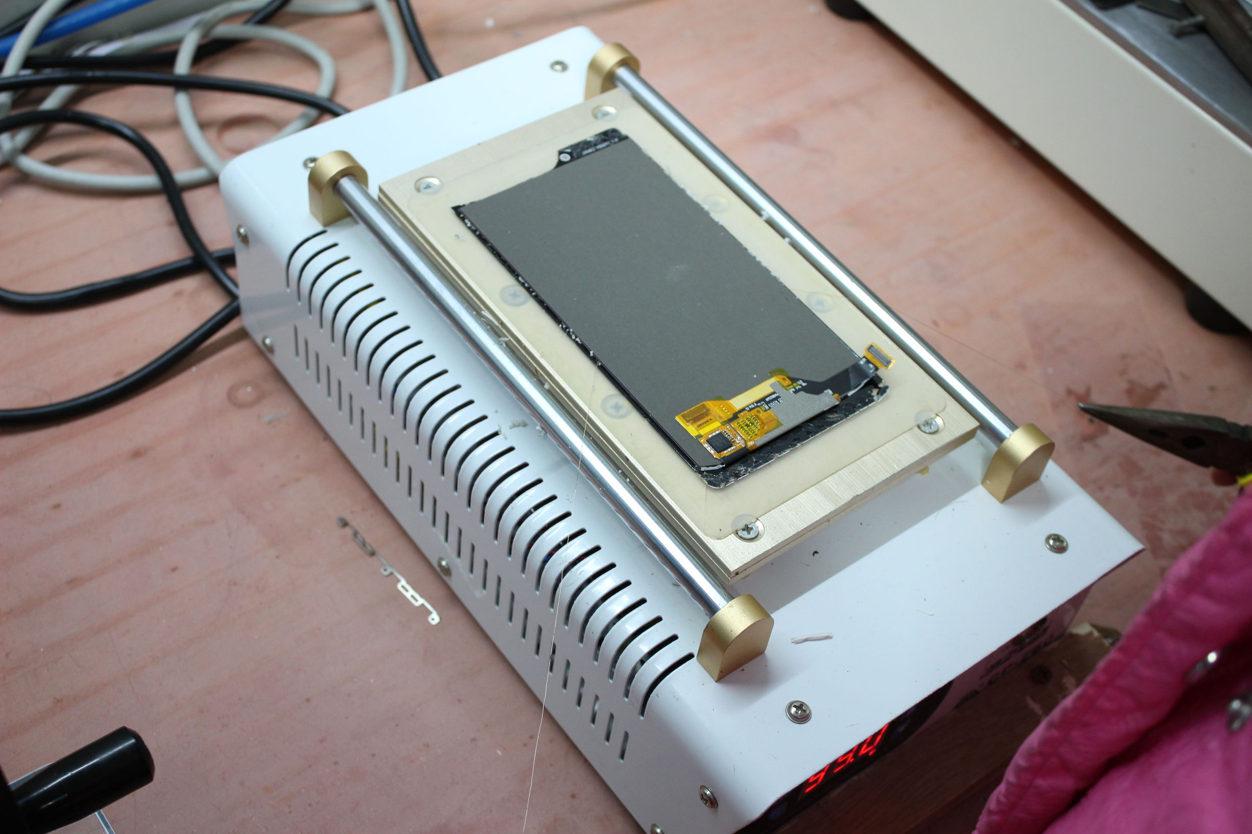 手机维修店手机屏幕更换注意什么,手机维修店不给换自带外屏的原因