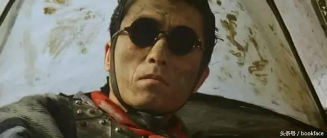 一群男人列队欢迎,霸道总裁出场一群男生迎接