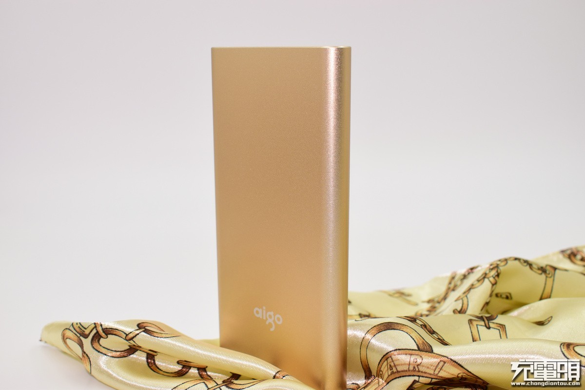 爱国者n1移动电源评测,爱国者金色电源