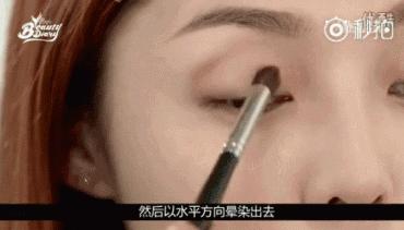 45岁的高圆圆和25岁的周冬雨,周冬雨高圆圆淡妆