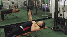 练胸肌一边胸大一边胸小怎么解决,为什么有的人胸肌面积小